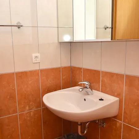 Apartment Gradac 13681e Gradac (Split-Dalmatia)